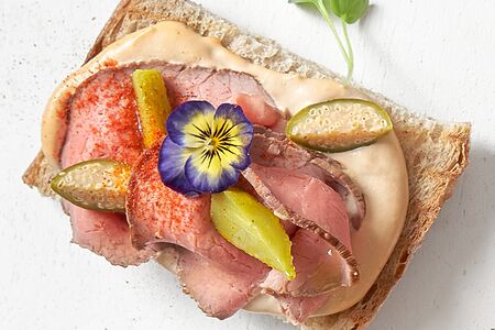 Брускетта с ростбифом