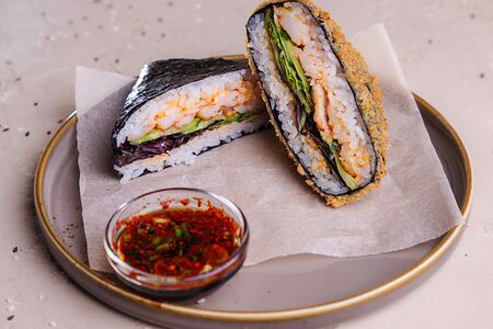 Онигири с креветками