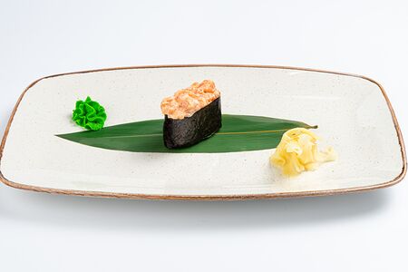 Спайси суши с лососем