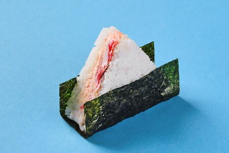 Онигири со снежным крабом