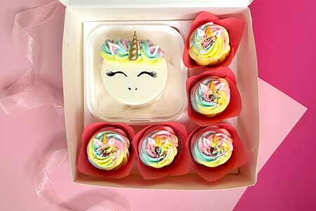 Набор Бенто-торт и 5 капкейков Единороги