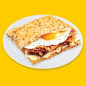 Картофель, бекон и яйцо