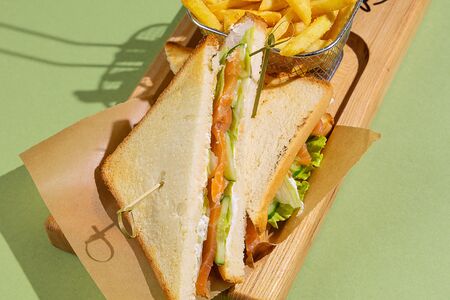 Сэндвич с слабосоленым лососем