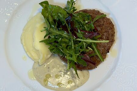 Биточки из индейки с гречкой и зеленью 