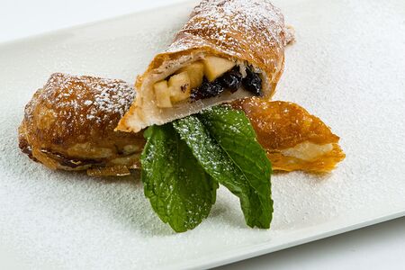 Штрудель с яблоком