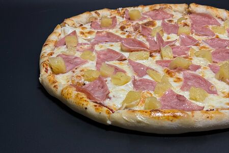 Пицца Гавайи с ветчиной