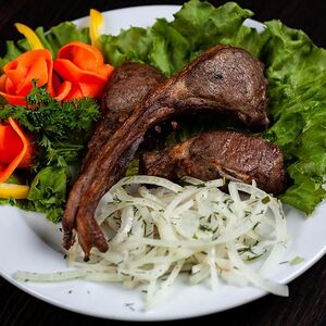 Каре ягненка на углях 