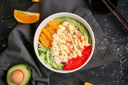 Поке с креветками с соусом спайси 