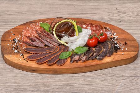 Колбасное ассорти