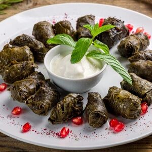 Долма из винoградных листьев