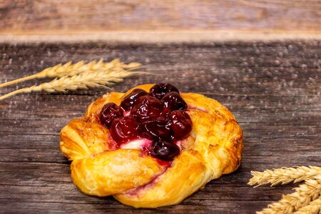 Вензель с вишней