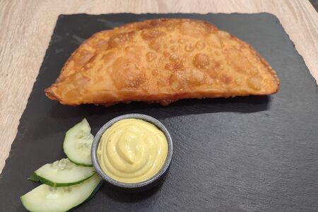 Чебурек с моцарелой