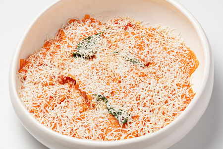 Домашняя паста, томаты, фета, чили