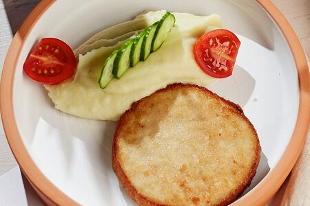 Котлета из горбуши с гарниром на выбор