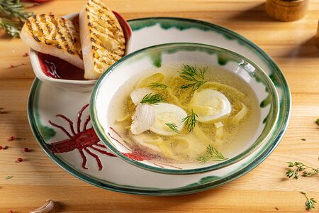 Бульон куриный с лапшой