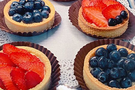 Тарталетка со свежими ягодами и заварным кремом