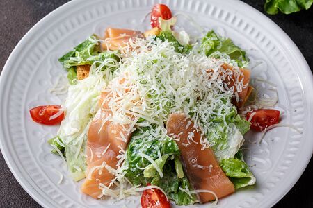 Цезарь с малосольной семгой