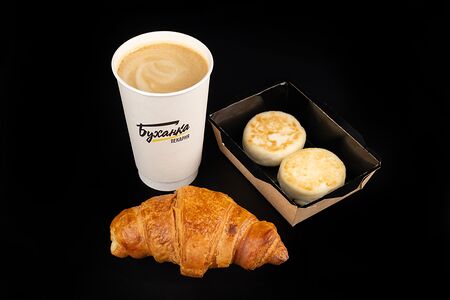 Капучино 400, сырники и круассан с малиной