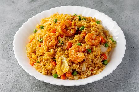 Рис, жаренный с креветками