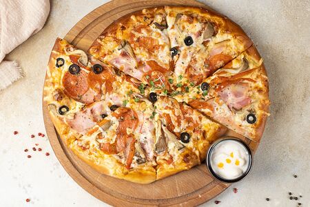 Итальянская пицца Мясное ассорти