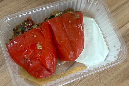 Перец, фаршированный овощами