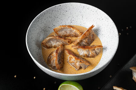 Гедза с курицей и креветкой Том ям