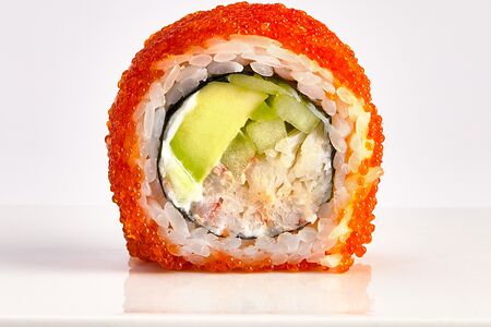 Урамаки ролл California с камчатским крабом