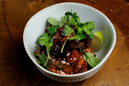 Цыпленок и шампиньоны вок