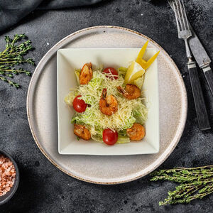 Салат Цезарь с креветками