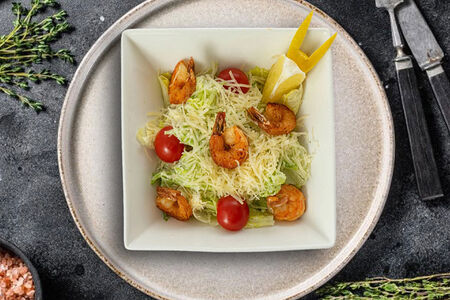 Салат Цезарь с креветками