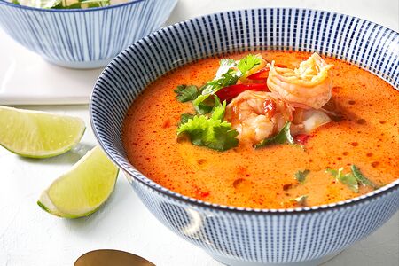 Суп Тайский кокосовый суп с креветками и кальмарами