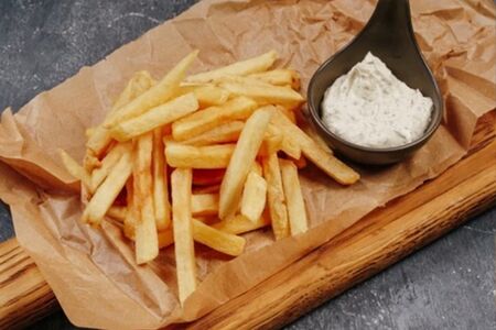 Картофель фри с сырным соусом