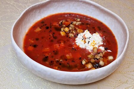 Томатный суп Страчателла-песто