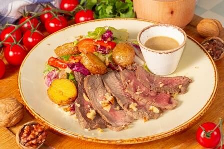 Салат с ростбифом