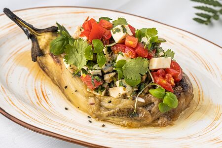 Печёный баклажан на углях