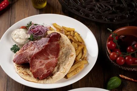 Димлена вешалица и картофель фри