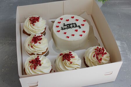 Набор бенто и капкейки С днем рождения