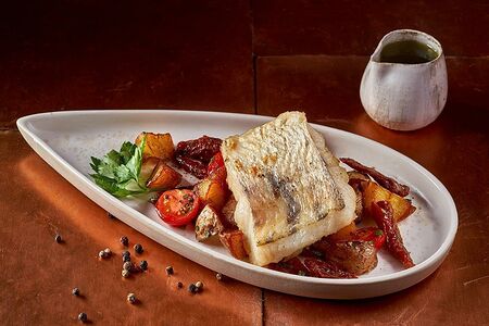 Судак с картофелем и томатами