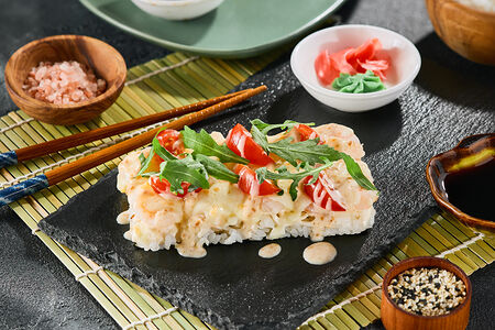 Суши-пицца с креветками