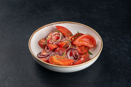 Помидоры с луком