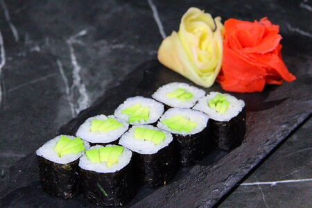 Маки Авокадо 