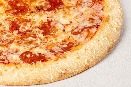 Пеперони на тонком тесте 