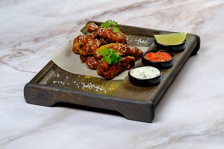 Куриные крылья в глазури