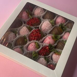 Клубника в шоколаде Luxe Berry Lovebox 20-25 шт.