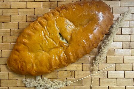 Пирог с зеленым луком и яйцом