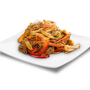 Яки соба с курицей