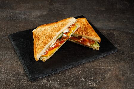 Сэндвич с красной рыбой