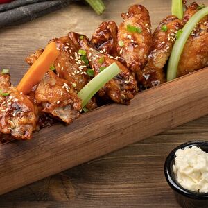 Куриные крылья с соусом свит чили