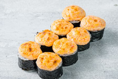 С сурими и тобико