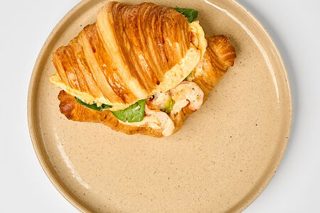 Круассан с креветкой